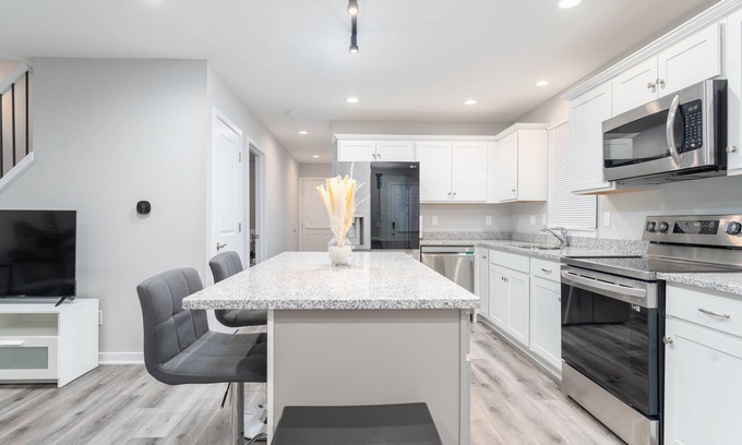 Farmington Hills Casa | 3 Bedroom 2 Bath House in Farmington Hills