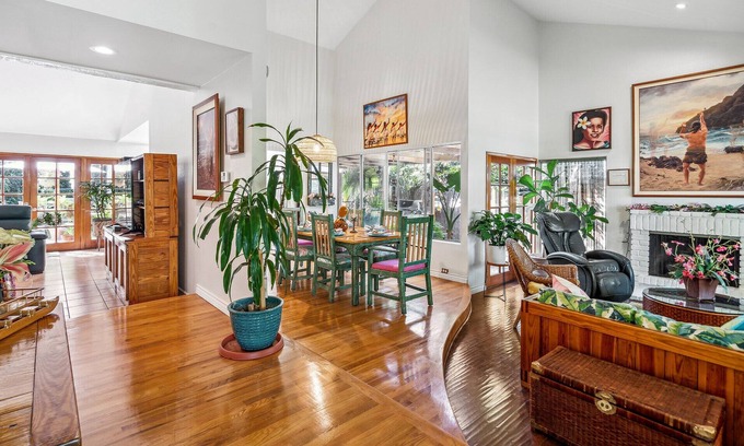 Thousand Oaks Casa | 3 bedroom 2 bathroom Hawaiian Paradise with Sauna in Westlake Village