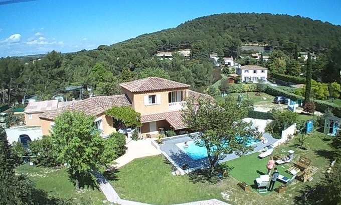 Ventabren Casa | 3-bedroom, 2-bath air-conditioned villa with pool on enclosed grounds.