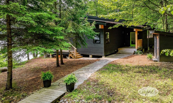 Lake of Bays Cabaña | 3 bedroom 2 bath cottage on Lake of Bays