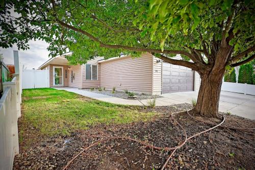 Jerome Casa | 3 bedroom 2 bath, Garage, Walk to Park, Central Location, Pets OK
