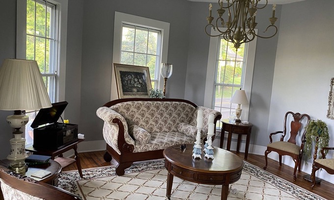 Summit Casa | 3 bedroom 2 bath Historic Home