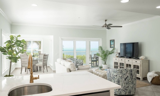 Key West Condominio | 3 Bedroom 2 Bath Oceanfront Condo quiet and secluded adjacent to Hotel/Marina