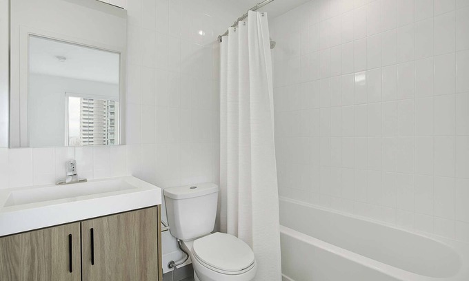 Downtown Mississauga Apartamento | 3 Bedroom/2 Bathroom Suite