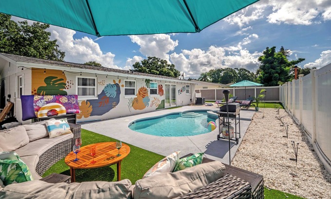 Palm Harbor Casa | 3 Bedroom 2 Bathroom HEATED POOL home with putting green! Pet Friendly