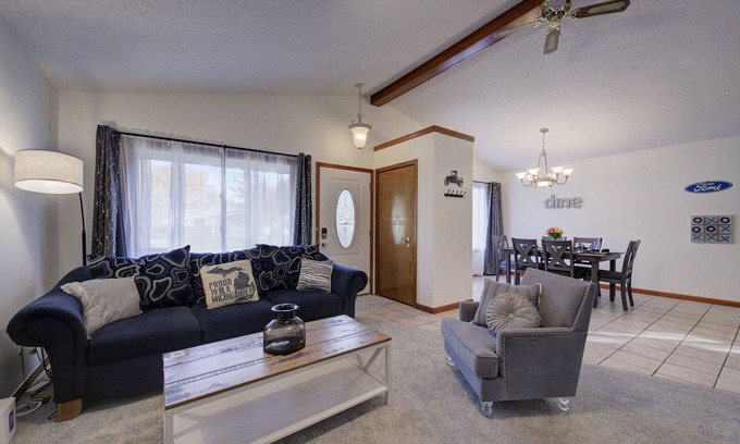 Westland Casa | 3 bedroom 2 bathroom whole house- up to 8 people