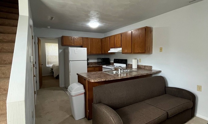 Blacksburg Apartamento | 3-bedroom, 2 Story apartment in the heart of Hokie Nation!