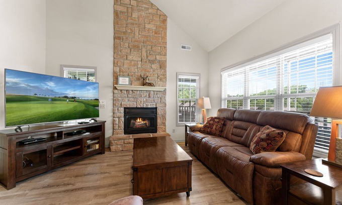Branson West Villa | Villa Stonebridge de 3 dormitorios / 3 baños cerca de Silver Dollar City, lago Table Rock