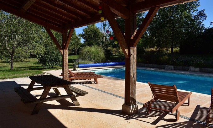 Roquecor Casa | Casa de vacaciones de 3 dormitorios y 3 baños con piscina y piscina.