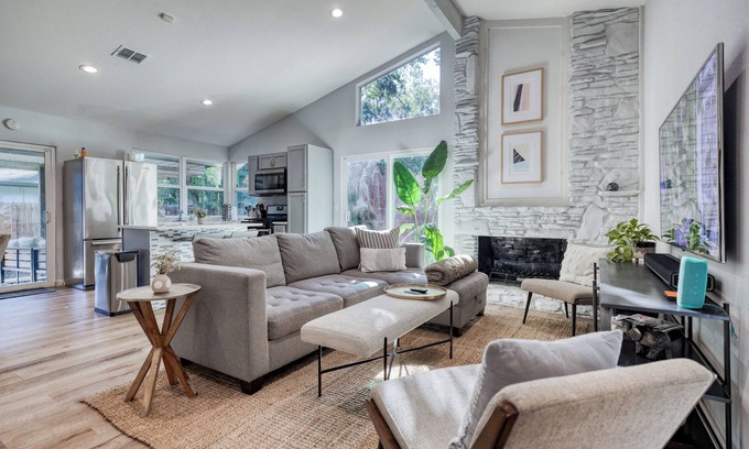 Franklin Park Casa | 3 Bedroom, 5 Beds, Pet-Friendly South Austin Large Backyard