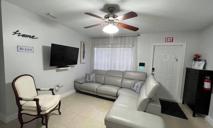 West Hollywood Apartamento | 3 Bedroom 662581 by Houzlet