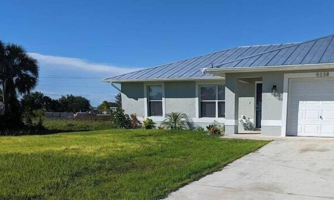 Sunshine Apartamento | 3 Bedroom 704631 by Houzlet