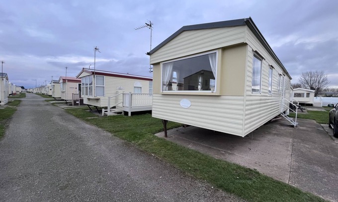 Rhyl Chalet De Esquí | 3 Bedroom, 8 Berth, cosy static family caravan