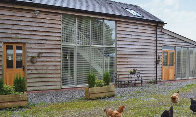 Llandrindod Wells Cabaña | 3 bedroom accommodation in Penybont, near Llandrindod Wells