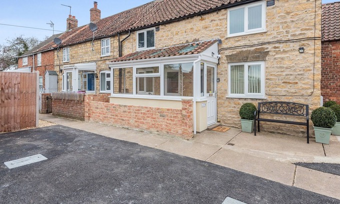 Sturton By Stow Cabaña | 3 bedroom accommodation in Ingham, near Lincoln
