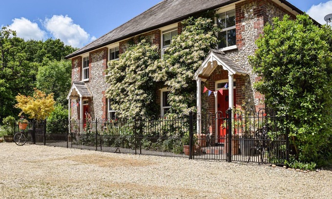 Lacey Green Cabaña | 3 bedroom accommodation in Naphill, near High Wycombe