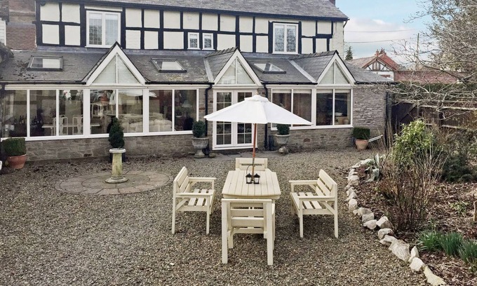 Leominster Cabaña | 3 bedroom accommodation in Kingsland, near Leominster