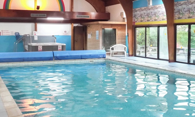Pentrefelin Cabaña | 3 bedroom accommodation in Llanfynydd