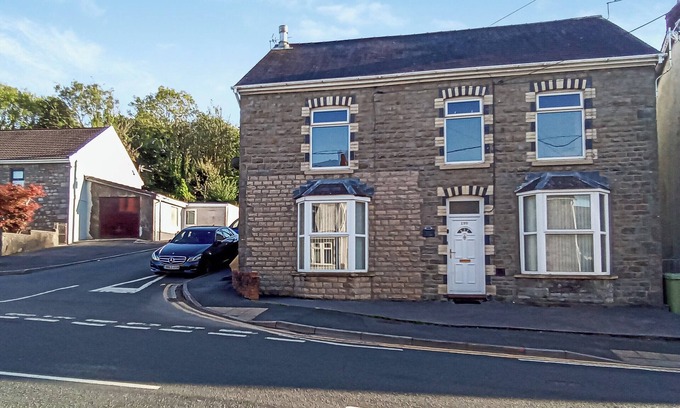 Ammanford Cabaña | 3 bedroom accommodation in Garnant, near Ammanford
