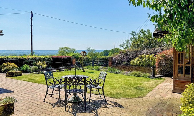 Denstone Cabaña | 3 bedroom accommodation in Ashbourne