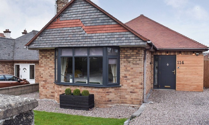 Prestatyn Cabaña | 53 Degrees North makes an ideal base for a group of six seeking a coastal retreat.