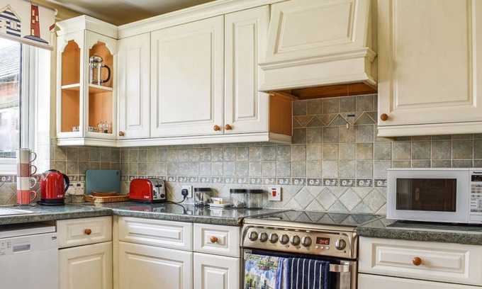 Shrewton Cabaña | 3 bedroom accommodation in Shrewton, near Salisbury