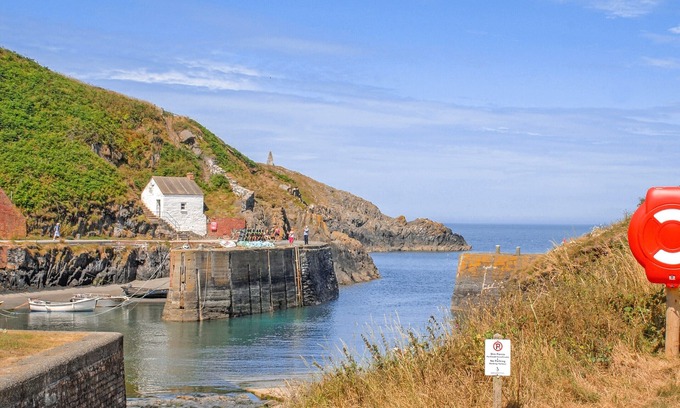 St Brides Cabaña | 3 bedroom accommodation in Whitesands, near St Davids