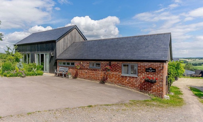 Ross-on-Wye Cabina | 3 bedroom accommodation in Whitchurch, near Monmouth