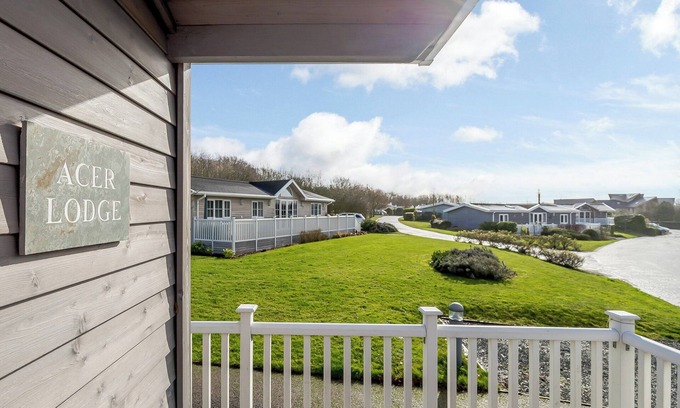 Hundall Cabaña | 3 bedroom accommodation in Mercia Marina, Willington
