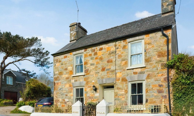 Dinas Cross Cabaña | 3 bedroom accommodation in Brynhenllan, Dinas Cross, Pembrokeshire