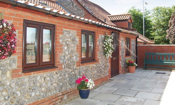 Roughton Cabaña | 3 bedroom accommodation in Roughton, near Cromer