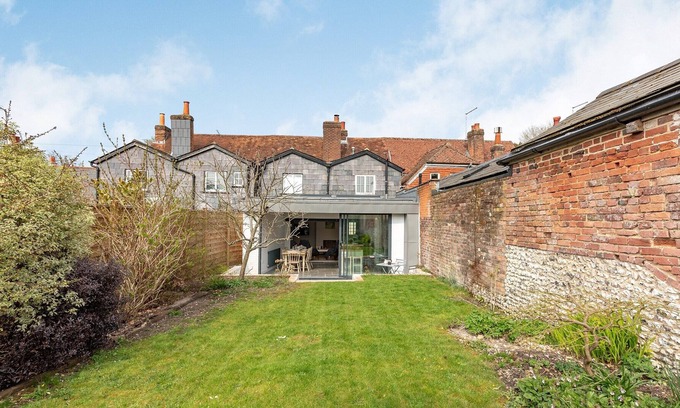 Twyford Cabina | 3 bedroom accommodation in Twyford