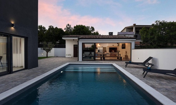 Maslenica Casa | Impresionante casa de 3 dormitorios en.