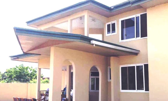 Kwabenyan Apartamento | Apartamento de lujo con sala de estar de 3 dormitorios y 2 baños