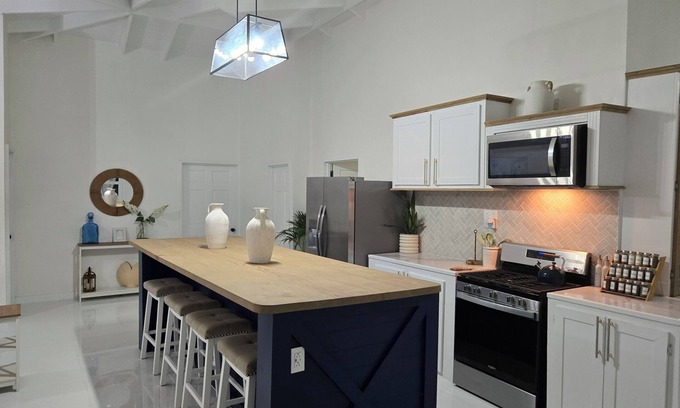 Gros Islet Apartamento | 3-bedroom apartment in welcoming Grande Riviere with WiFi, AC