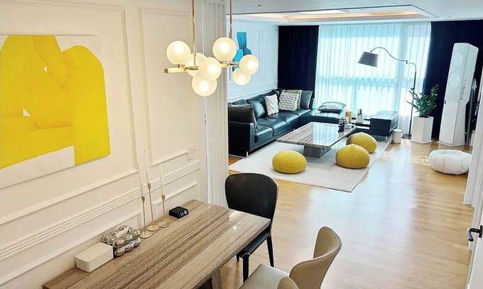Nonhyeon-dong Apartamento | 3-bedroom apartment in fabulous Seoul with AC