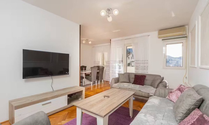 Dobrota Apartamento | 3 Bedroom Apartment in Dobrota with Balcony