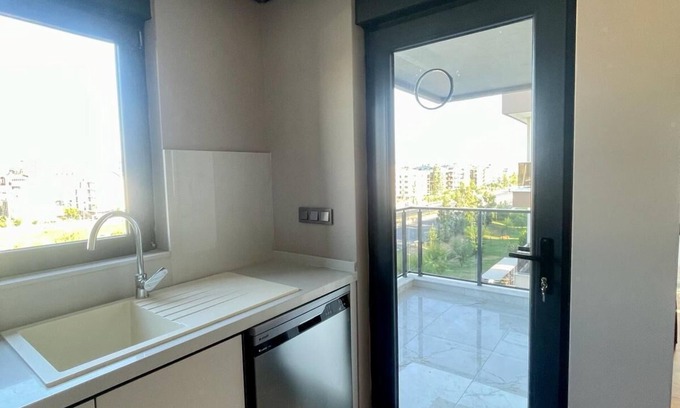 Konyaalti Apartamento | 3-bedroom Apartment in enchanting Antalya with AC, WiFi
