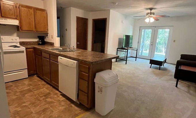 Kabrich Crescent Apartamento | 3-bedroom Apartment in Blacksburg, Half a Mile from Downtown!