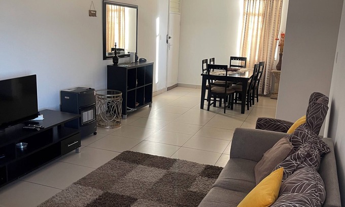 Germiston Apartamento | 3 bedroom Apartment in Bedfordview