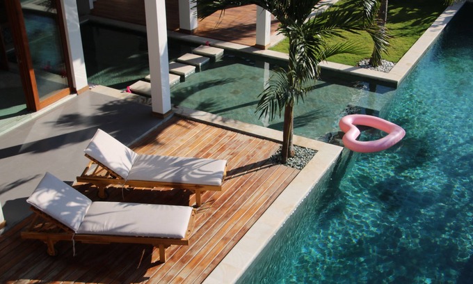 Uluwatu Casa | Gema de diseño moderno de 3 dormitorios en Bali, California con piscina y yoga Shala