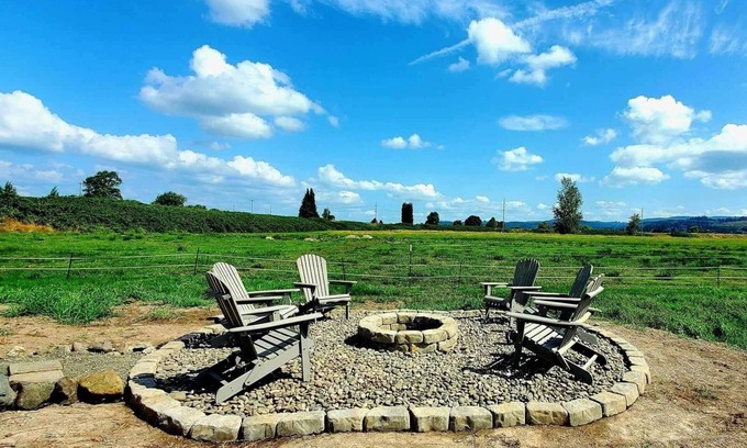 Clatskanie Casa | 3-bedroom barndominium on a family farm in charming Clatskanie countryside