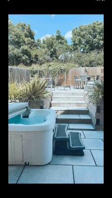 Portsmouth Casa | 3 Bedroom Beautiful Home with Garden, AC, Hot Tub