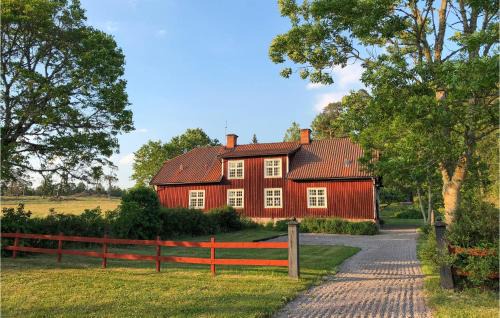 Mantorp Casa | 3 Bedroom Beautiful Home In Mantorp