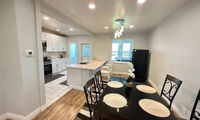 Crafton Casa | 3-bedroom building in fantastic Pittsburgh with AC