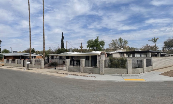 Tucson Casa | 3-bedroom building in enjoyable Tucson with AC, WiFi