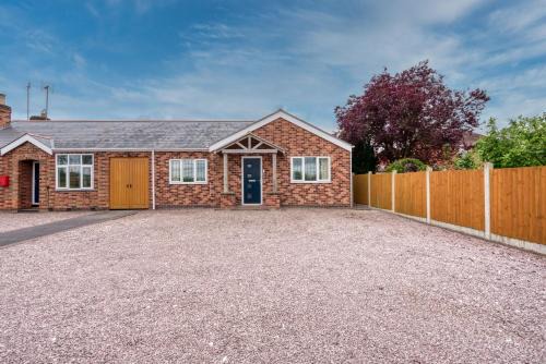 Stoke Bardolph Apartamento | 3 Bedroom Bungalow with Garden and Parking