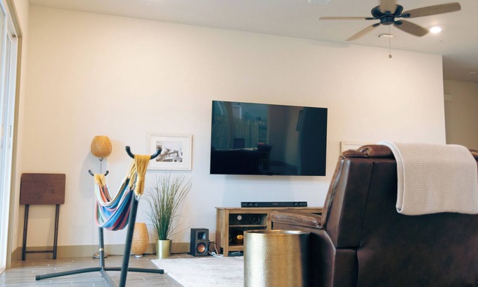 Pumpkin Center Casa | 3-bedroom bungalow in charming Bakersfield with WiFi, AC