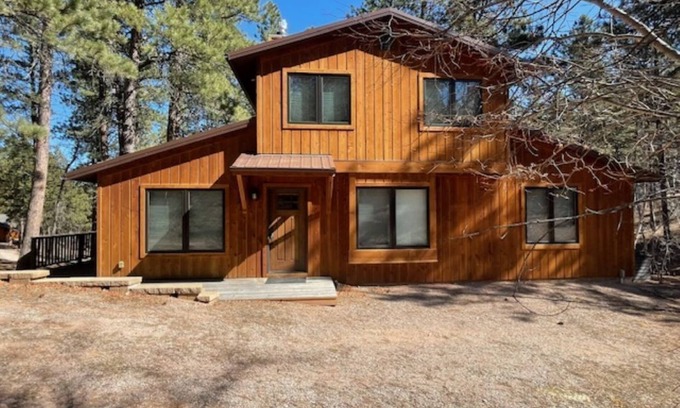 Rapid City Cabina | 3-bedroom cabin Sleeps 8 Close to ATV Trails with WiFi