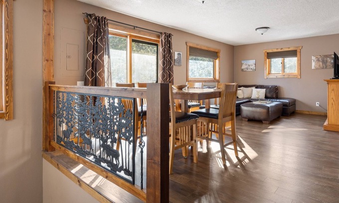 Rapid City Cabina | 3 Bedroom Cabin with Rustic Charm